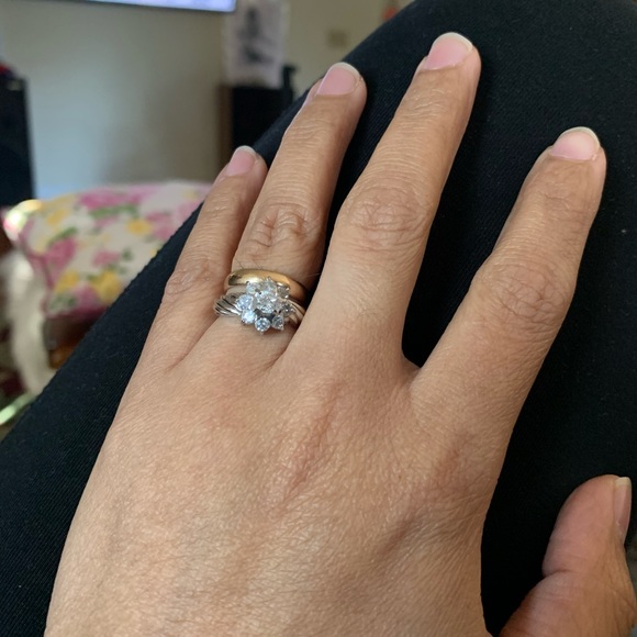 Platinum Diamond Ring - Picture 2 of 7